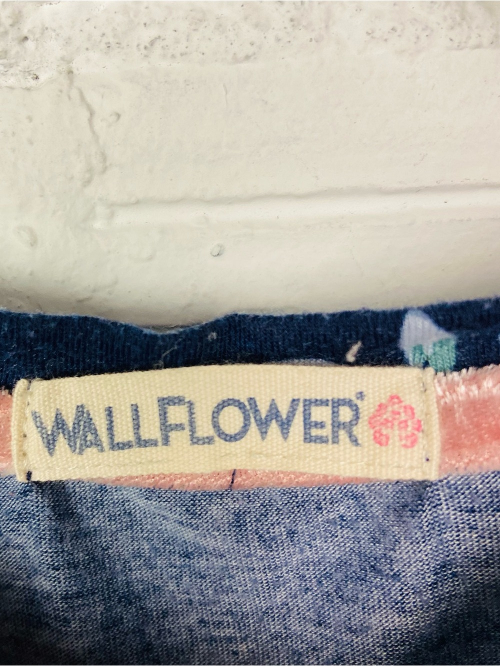 Wallflower Navy Floral Twist-Front Short Sleeve Top size small - Picture 8 of 11